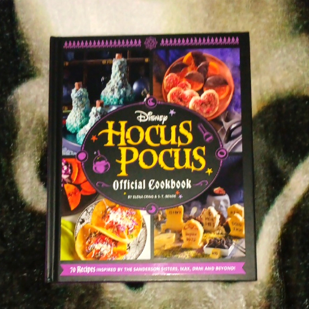 Disney Hocus Pocus Cookbook-Offical